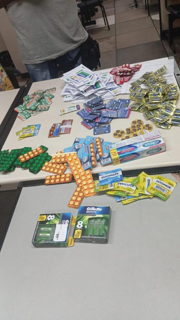 seguranca-presente-prende-dois-homens-por-furto-de-mais-de-200-medicamentos-em-farmacia-de-niteroi
