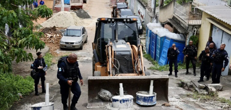 AGORA É LEI: RIO TERÁ DISQUE-BARRICADA PARA RECEBIMENTO DE DENÚNCIAS DA POPULAÇÃO agora-e-lei:-rio-tera-disque-barricada-para-recebimento-de-denuncias-da-populacao