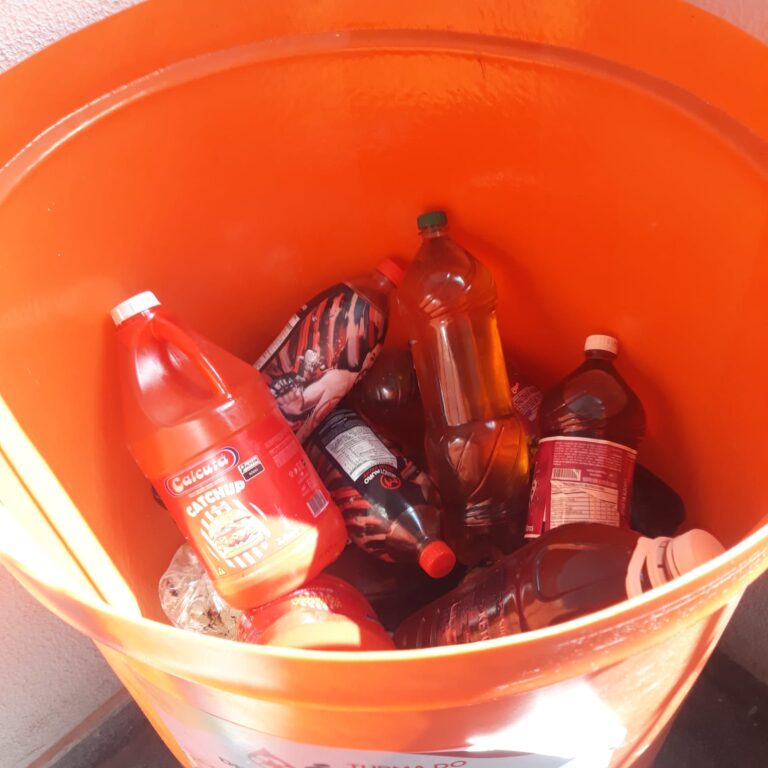 Águas de Niterói coletou mais de 4.200 litros de óleo de cozinha em 2025 aguas-de-niteroi-coletou-mais-de-4.200-litros-de-oleo-de-cozinha-em-2025