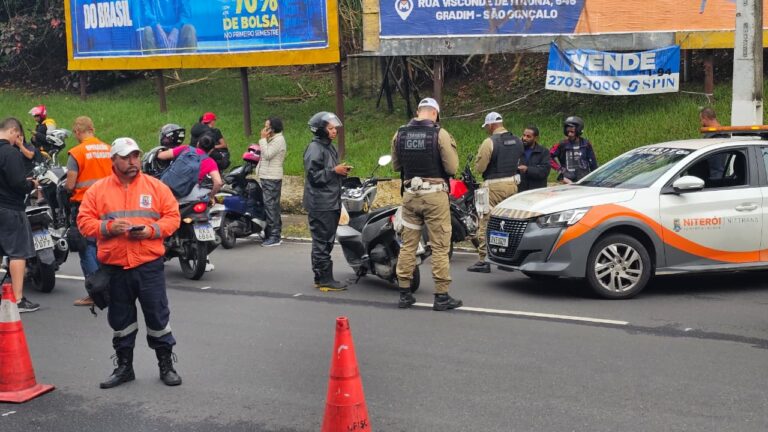 prefeitura-de-niteroi-realiza-acao-de-fiscalizacao-contra-motos-barulhentas-no-cantagalo