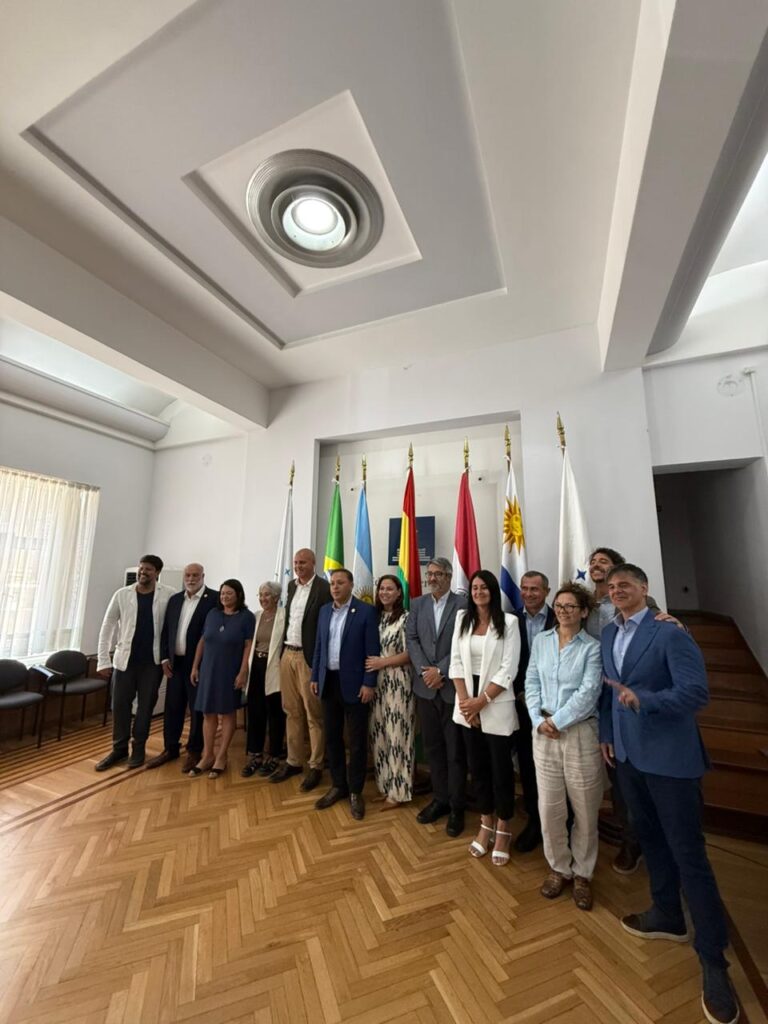 Presidente da Rede Mercocidades, prefeito Rodrigo Neves, lidera reunião estratégica da Associação de Cidades em Montevidéu presidente-da-rede-mercocidades,-prefeito-rodrigo-neves,-lidera-reuniao-estrategica-da-associacao-de-cidades-em-montevideu