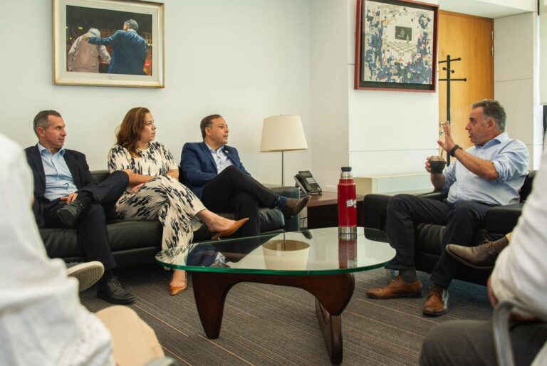 prefeito-de-niteroi-(rj)-e-recebido-pelo-presidente-do-uruguai