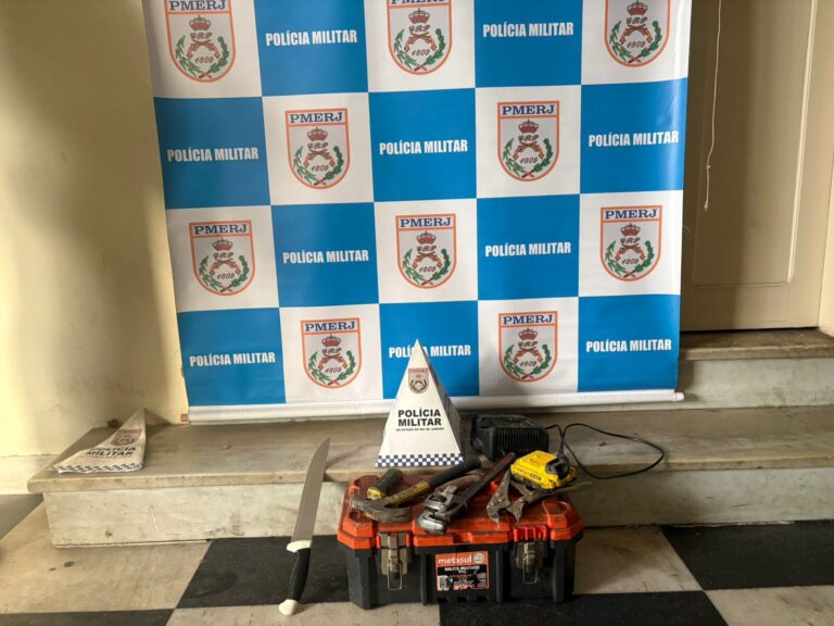 Polícia Militar prende suspeitos de furto a comércio no Centro de Niterói policia-militar-prende-suspeitos-de-furto-a-comercio-no-centro-de-niteroi