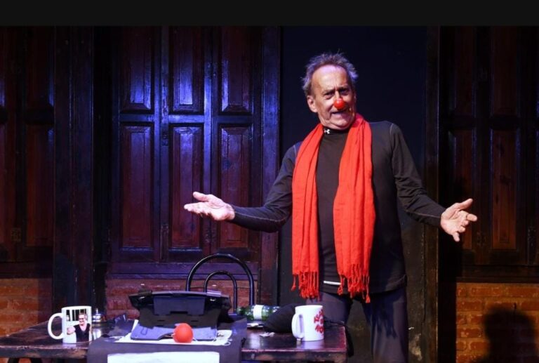 David Pinheiro estende temporada do espetáculo “É o otimismo que faz o besouro voar” david-pinheiro-estende-temporada-do-espetaculo-“e-o-otimismo-que-faz-o-besouro-voar”