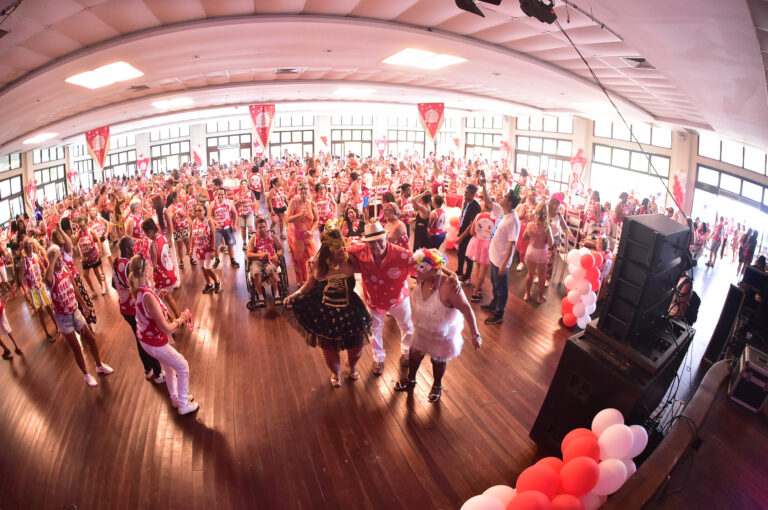 Bloco Cordão da Bola Branca agita o pré-Carnaval em Niterói bloco-cordao-da-bola-branca-agita-o-pre-carnaval-em-niteroi