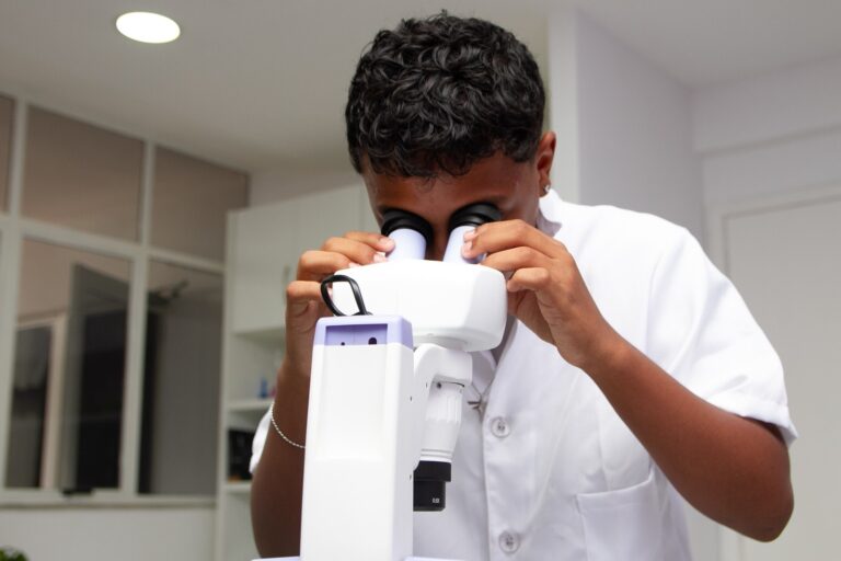 prefeitura-de-niteroi-firma-parceria-com-governo-federal-para-implantar-programa-mais-ciencia-na-escola