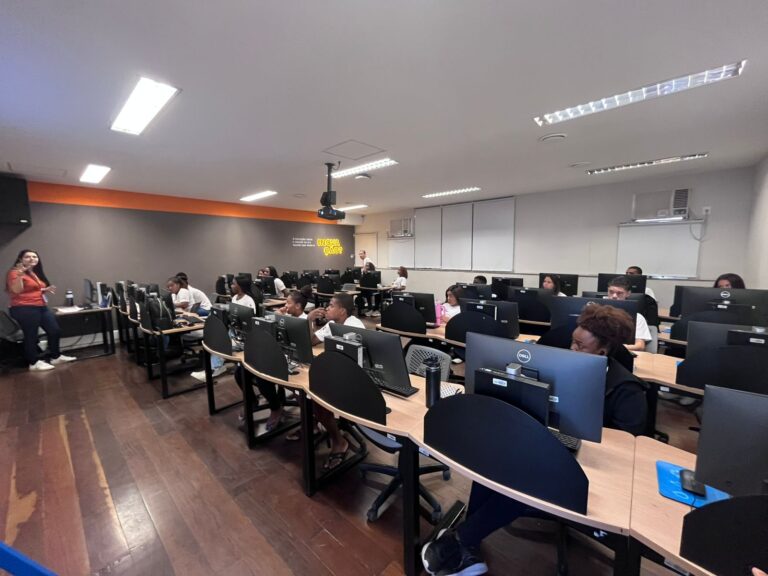 Feira de Empregabilidade: evento aproxima os participantes do programa Niterói Jovem EcoSocial do mercado de trabalho feira-de-empregabilidade:-evento-aproxima-os-participantes-do-programa-niteroi-jovem-ecosocial-do-mercado-de-trabalho