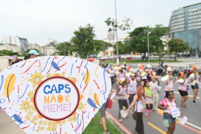 Bloco Loucos pela Vida desfila com muito samba no pé bloco-loucos-pela-vida-desfila-com-muito-samba-no-pe