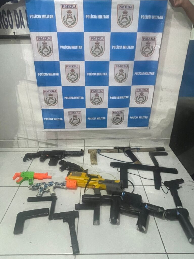 policia-militar-apreende-17-replicas-de-armas-de-fogo-em-niteroi