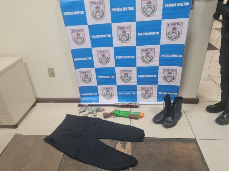 policia-militar-apreende-simulacros-de-arma-de-fogo-em-niteroi