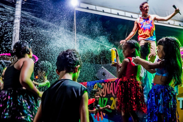 carnaval-raiz-2026-chega-ao-fim-reunindo-milhares-de-familias-e-celebrando-a-cultura-goncalense