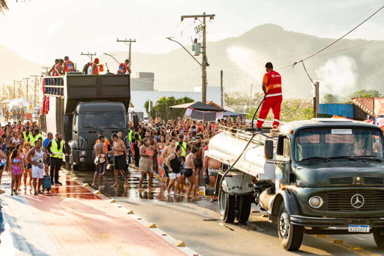 Carnaval Maricá 2026: Centenas de foliões vão à orla de Itaipuaçu nesta Quarta-feira de Cinzas (18/02) carnaval-marica-2026:-centenas-de-folioes-vao-a-orla-de-itaipuacu-nesta-quarta-feira-de-cinzas-(18/02)