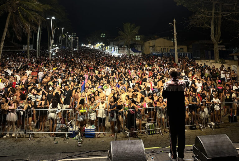 thiago-yyoo-arrasta-multidao-de-folioes-durante-carnaval-2026