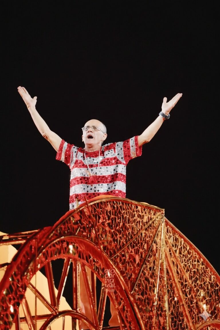 unidos-do-viradouro,-com-o-titulo-de-tetracampea,-desfila-em-niteroi