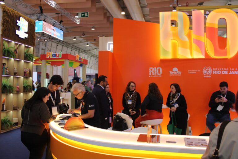 niteroi-e-divulgada-na-bolsa-de-turismo-em-portugal