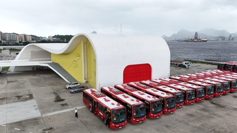 Prefeitura de Niterói e consórcio Transnit apresentam 39 novos ônibus com ar-condicionado para a Região Norte prefeitura-de-niteroi-e-consorcio-transnit-apresentam-39-novos-onibus-com-ar-condicionado-para-a-regiao-norte